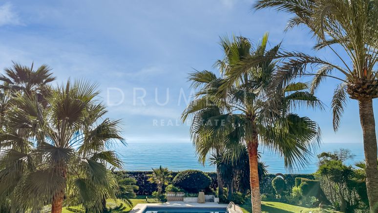 Luxe strandvilla met spectaculair zeezicht aan de nieuwe Golden Mile, Estepona.