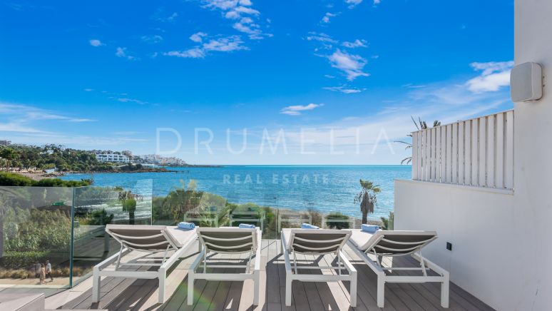 Superbe luxueuse maison de ville en première ligne de plage avec vue sur la mer, Estepona