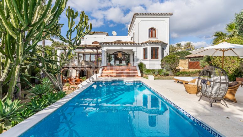 Charming, Full of Character Luxury House of Traditional Style in Nueva Andalucía