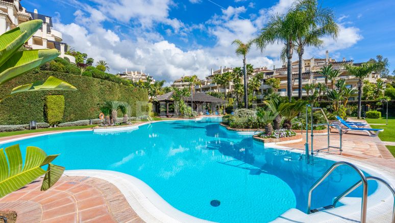 Mooi luxe appartement in het aantrekkelijke Los Capanes del Golf, Benahavis