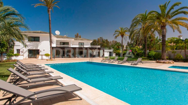 Elegant designad lyxvilla i prestigefyllda Los Monteros Playa, östra Marbella