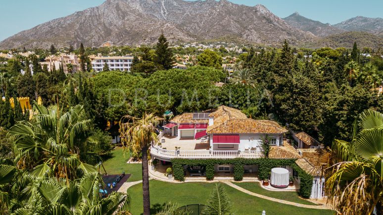 Exclusive beautiful villa for sale in Rocio de Nagüeles, in the heart of Marbella's Golden Mile