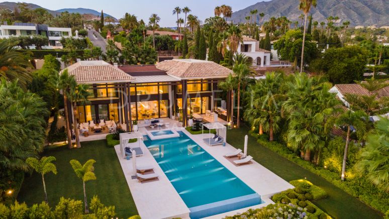 Eerstelijns golf , gloednieuw ultra-modern luxe herenhuis in La Cerquilla, Nueva Andalucía Marbella