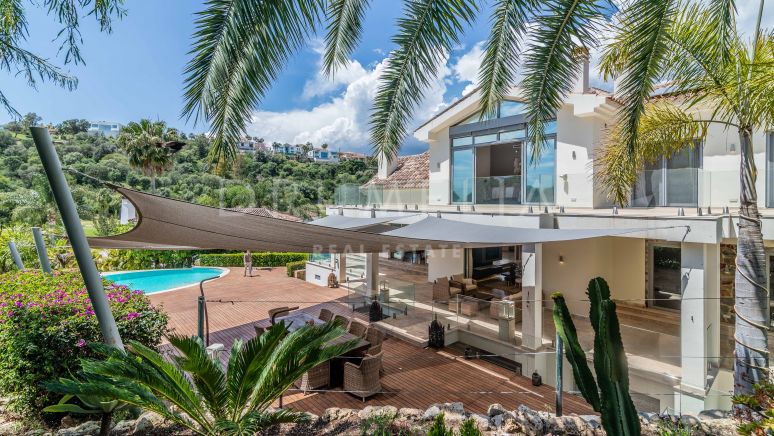 Elegante, moderne luxe villa aan de golfbaan in het prachtige La Alqueria te koop, Benahavís