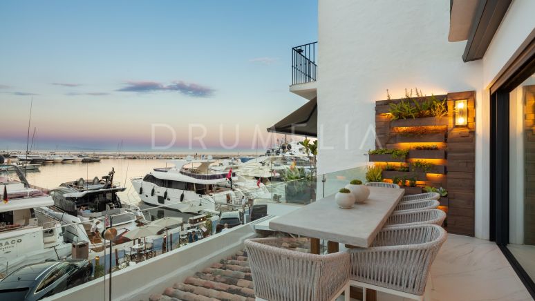 Superbe appartement de luxe moderne avec vue sur la mer Méditerranée, Puerto Banus, Marbella.