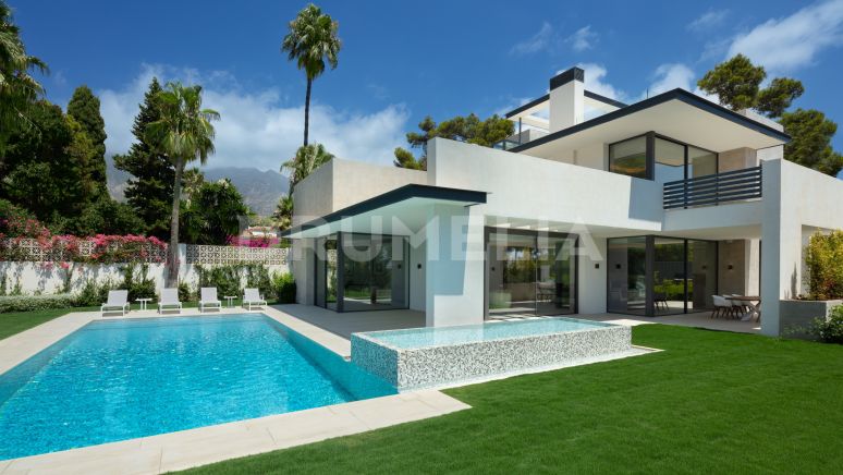 Elegante hedendaagse villa met uitzicht op zee en de La Concha berg, La Carolina, Marbella's Golden Mile