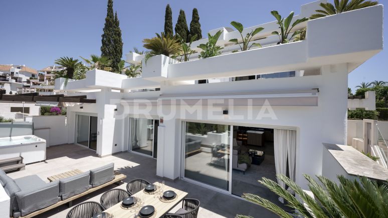 Contemporary Nordic-style Duplex Penthouse for sale in Las Lomas del Marbella Club, Marbella Golden Mile