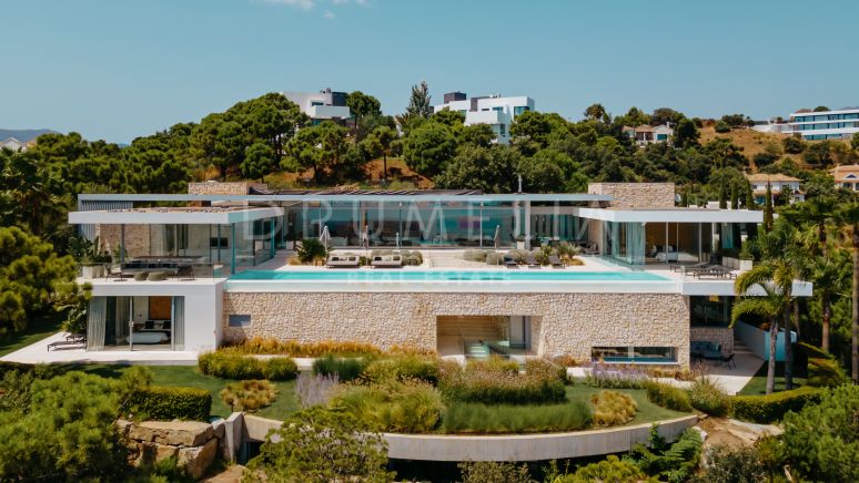 Modernes Haus mit fantastischem Blick auf das Mittelmeer in Benahavis