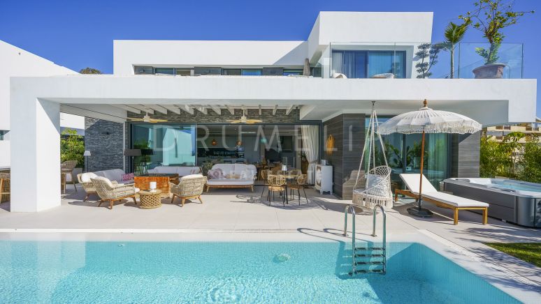 Spectacular Brand-New Modern Luxury House with Sea Views in Cabo Royale, Marbella East