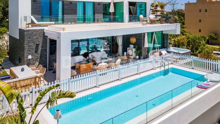 Spektakuläre brandneue moderne Luxusvilla mit Meerblick in Cabo Royale, Marbella Ost