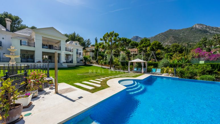 Villa de lujo con fabulosas vistas a la montaña en Cascada de Camoján, Milla de Oro, Marbella