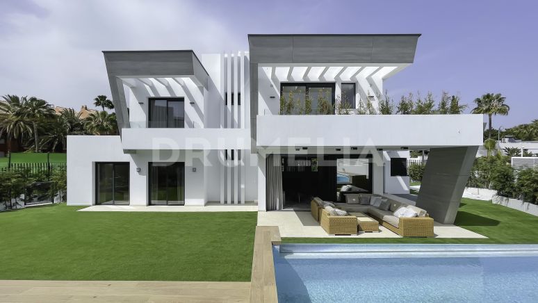 Superbe maison de luxe moderne nouvellement construite à Puerto Banus, Marbella