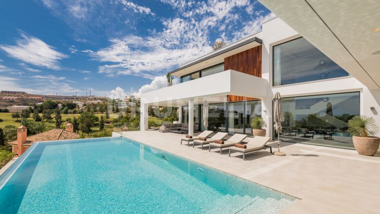 Berühmte Designer's State-of-Art moderne Villa mit Blick, La Alqueria, Benahavis