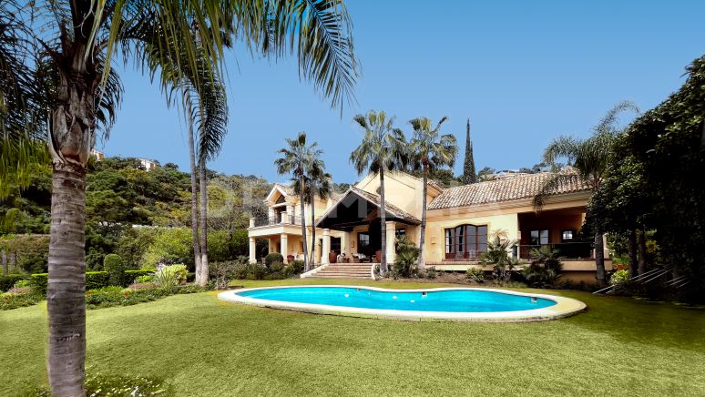 Impressive Andalusian House with Panoramic Views in Zagaleta for sale, Benahavis