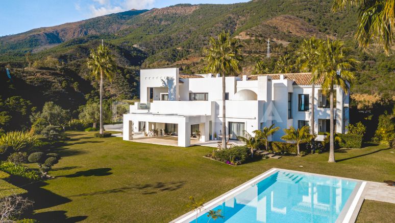 Exceptionnelle villa moderne en première ligne de golf avec des vues imprenables à Zagaleta