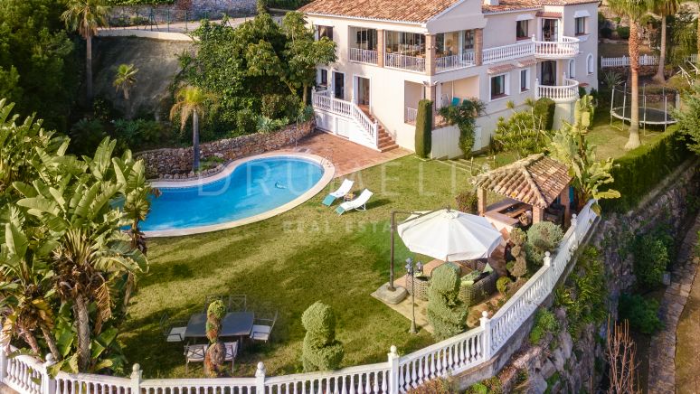 Charmante villa de style méditerranéen avec piscine, grand jardin et vues panoramiques à El Paraiso, Benahavís