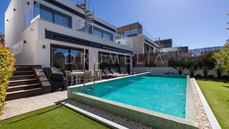 Luxueuse villa moderne près de la plage avec piscine privée et jacuzzi sur le toit, Marbella Golden Mile