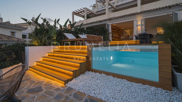 Elegante Erdgeschosswohnung mit atemberaubender Aussicht in Palacetes Los Belvederes, Nueva Andalucía