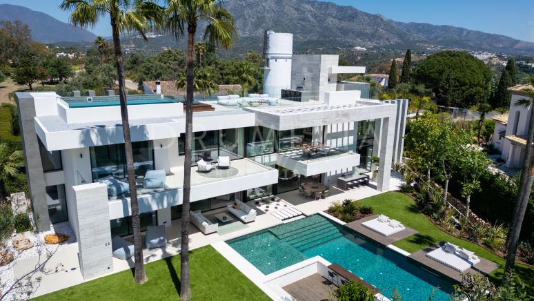 Villa contemporaine exclusive de 6 chambres dans le quartier privilégié d'Atalaya de Río Verde à Nueva Andalucía