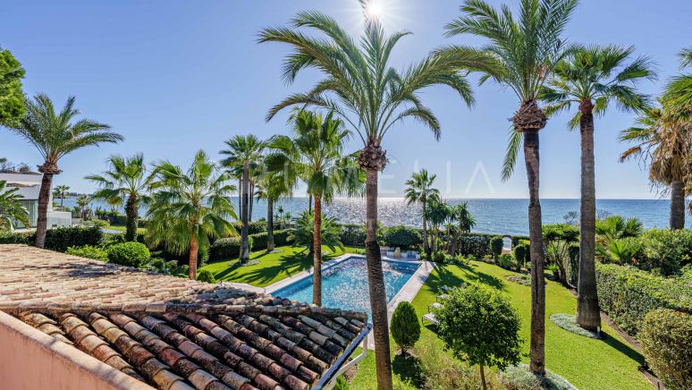 Luxuriöse Strandvilla mit spektakulärem Meerblick an der neuen Goldenen Meile, Estepona