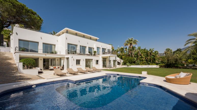 Villa exceptionnelle en bordure de golf avec vue panoramique sur Las Brisas et la montagne La Concha - Nueva Andalucía