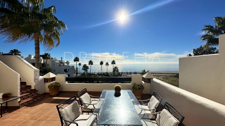 Fantastisk duplex-penthouse vid första strandlinjen i Den Nya Gyllene Milen, Estepona.