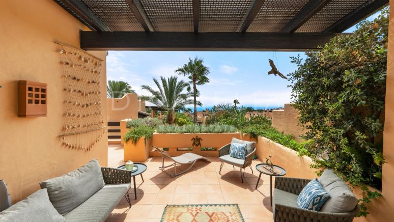 Beeindruckende 3-Schlafzimmer-Wohnung mit Meerblick in der exquisiten Gated Community des Mansion Club, Golden Mile, Marbella