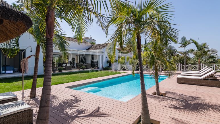 Charmante villa in Andalusische stijl met luxe voorzieningen in prestigieuze golfvallei, Nueva Andalucía