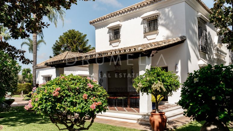 Villa Coloniale de 5 chambres avec un double terrain à San Pedro Playa