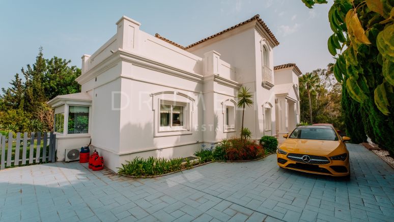 Villa classique à vendre à El Herrojo Alto, Benahavis