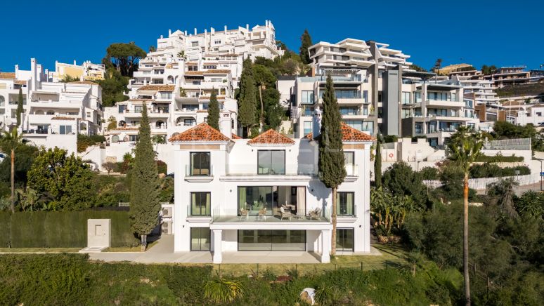 Brandneue Villa mit Panoramablick auf das Meer und modernster Ausstattung in La Alborada- Benahavís