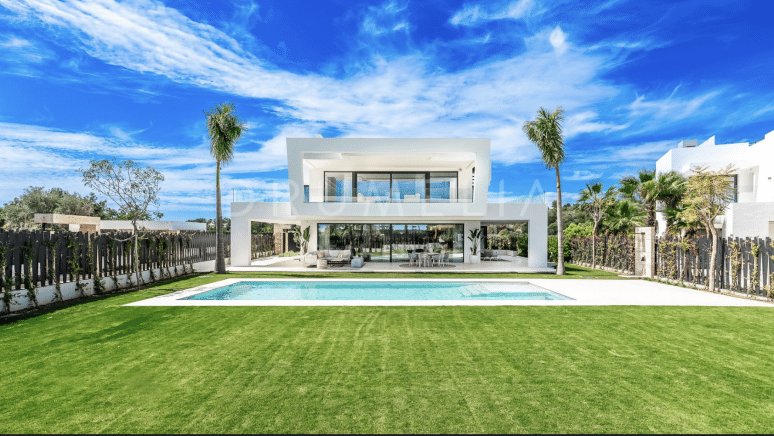 Luxueuse villa contemporaine dans une communauté privée, sur le Golden Mile de Marbella