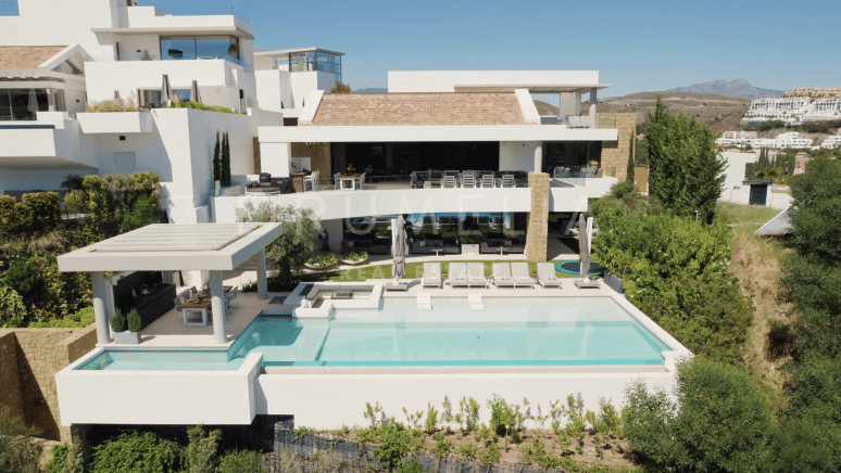 Lyxig modern villa i Los Flamingos Golf Resort med fantastisk utsikt över Medelhavet, Estepona