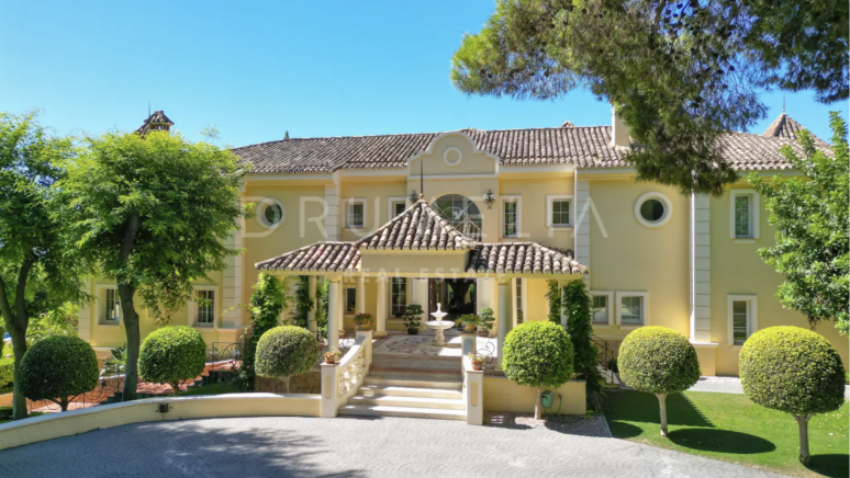 Luxuriöse Villa mit Panoramablick, privater Oase und unübertroffener Eleganz in Sierra Blanca zu verkaufen