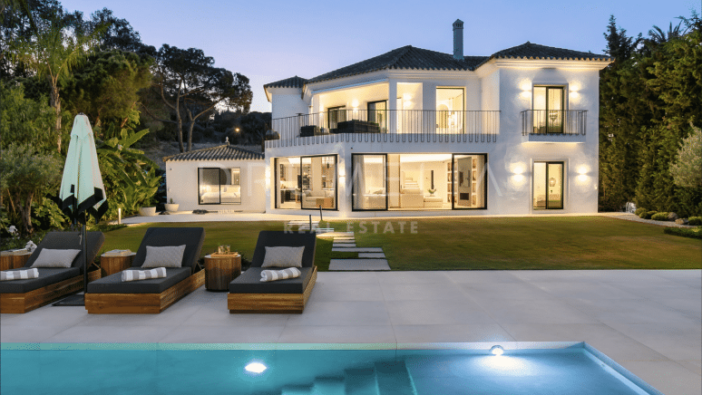 Sofisticada y elegante villa moderna de alta gama en la hermosa Nueva Andalucía, Marbella