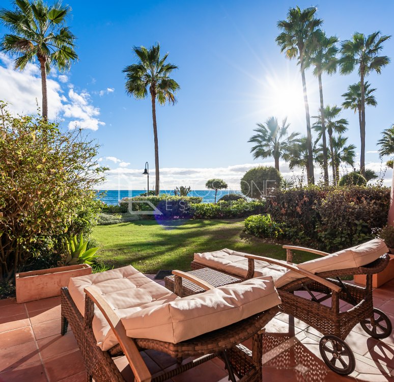 Ground floor apartments to rent in Menara Beach, Estepona East