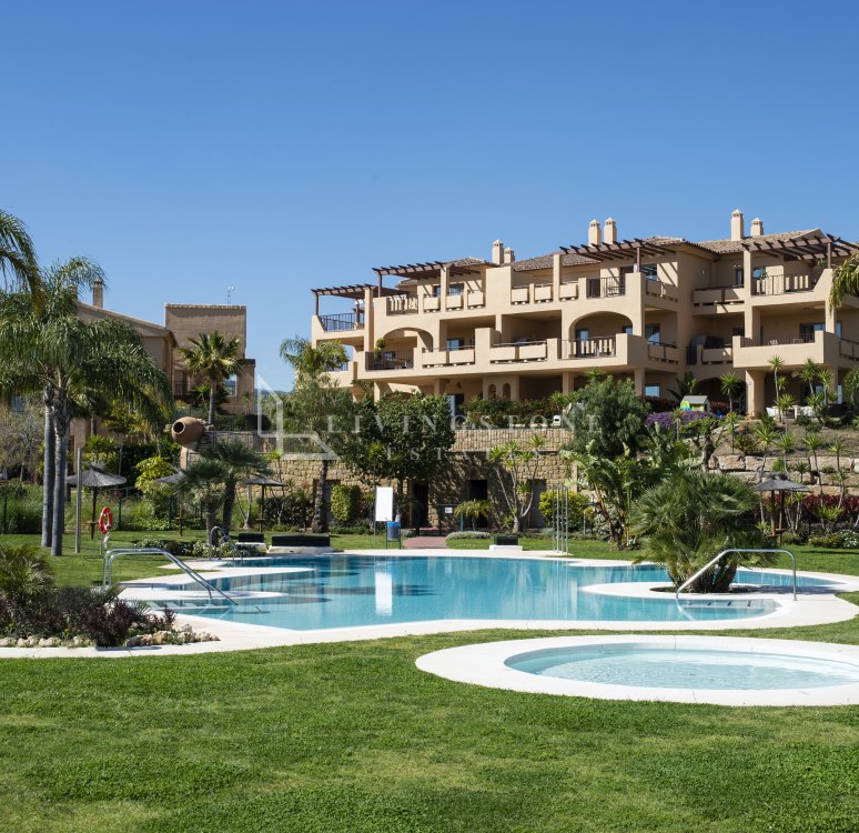 Apartamentos con impresionantes vistas al mar en Benahavis.