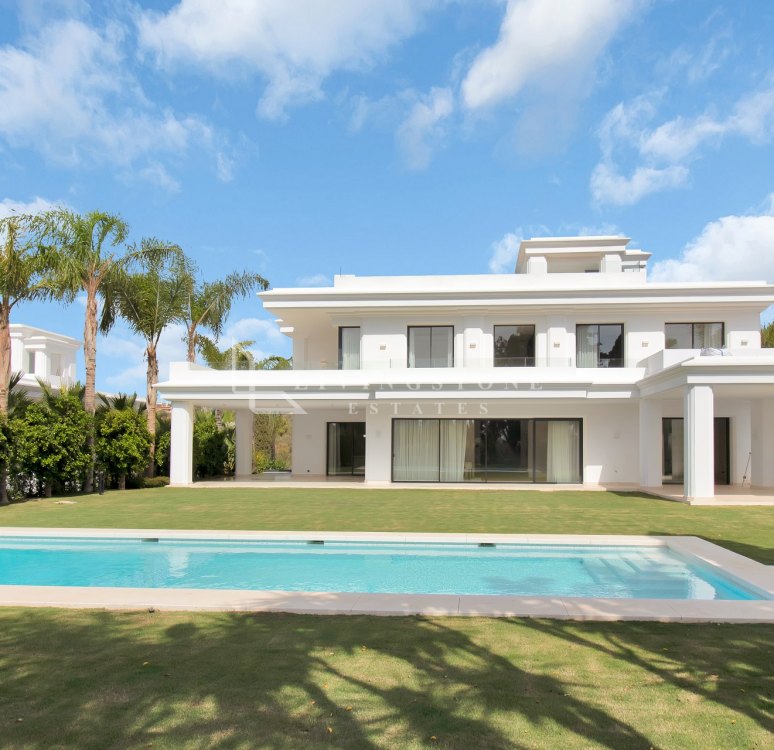 EXCLUSIVE DETACHED VILLAS IN LOMAS DE MARBELLA CLUB