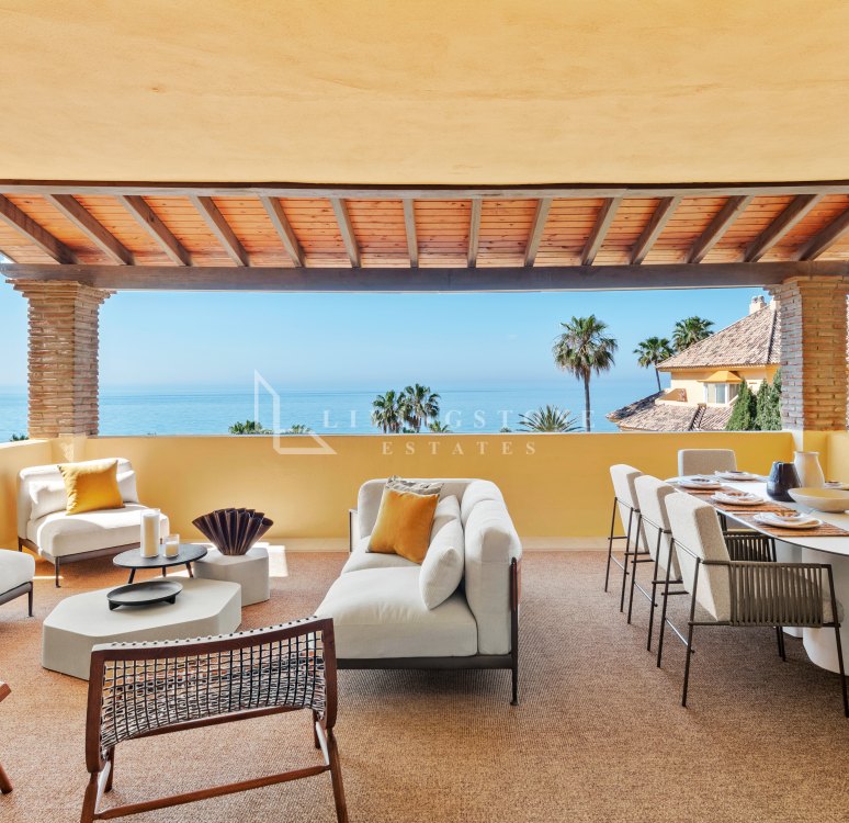 Stunning Penthouse with Sea Views in Rio Real, Marbella
