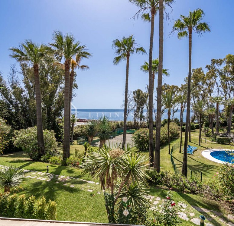 Exceptional beachfront double townhouse in El Velerin, Estepona