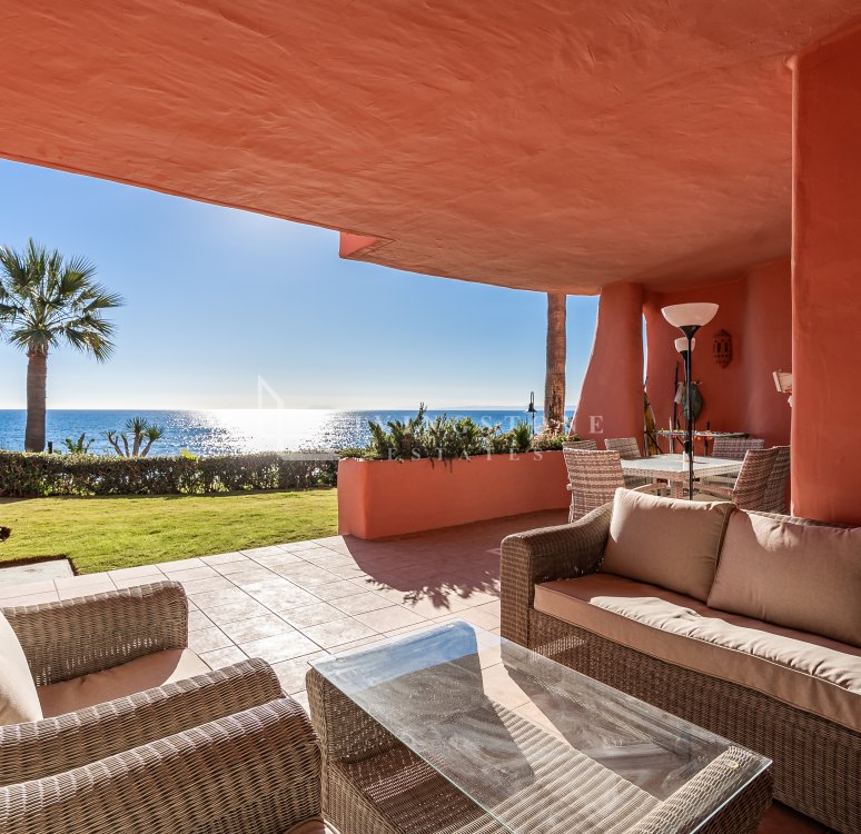 Luxurious Ground Floor Apartment with Panoramic Sea Views in Cabo Bermejo, Estepona