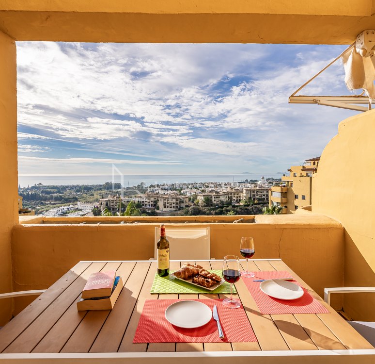 Duplex penthouse with sea views in Terrazas del Sol, Estepona