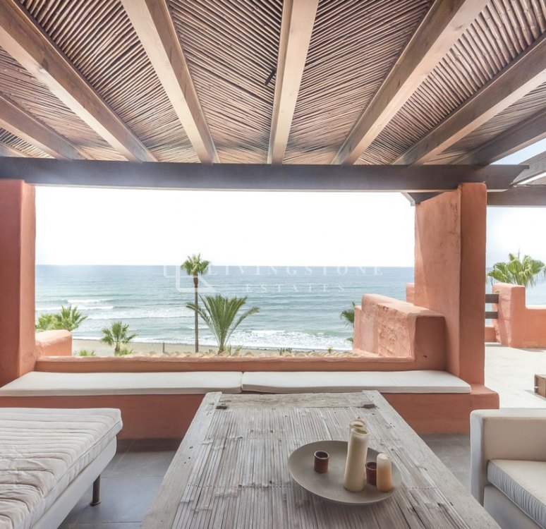 Spectacular duplex penthouse on the beachfront with superb views overlooking the sea.
