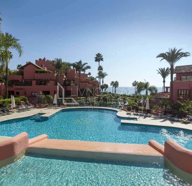 Frontline beach Ground floor apartments for sale in Estepona East