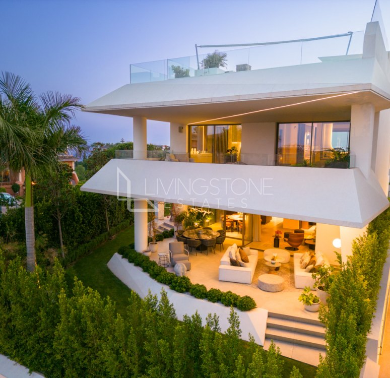 Astonishing Semi-Detached Villa in Nueva Andalucia