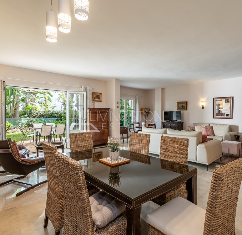 Luxurious Ground Floor Apartment in El Presidente, Estepona