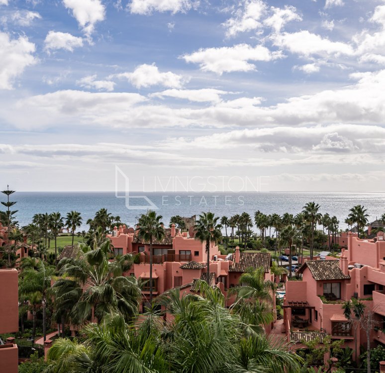 Fully renovated beachside penthouse with spectacular sea views!