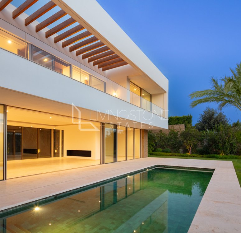 Exquisite villa exuding luxury and elegance