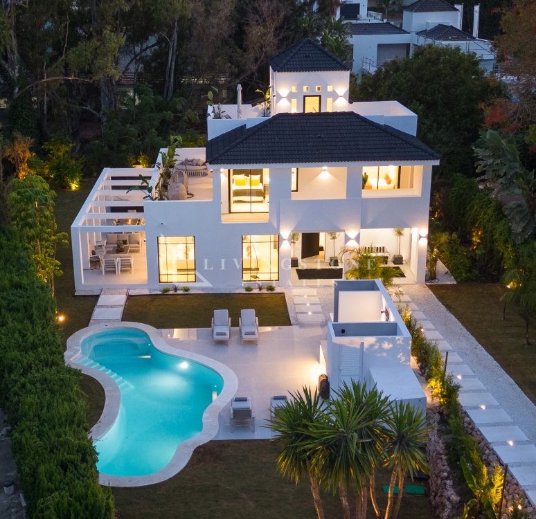 A beautiful 5 bedroom villa in the golf valley with breathtaking views of La Concha.