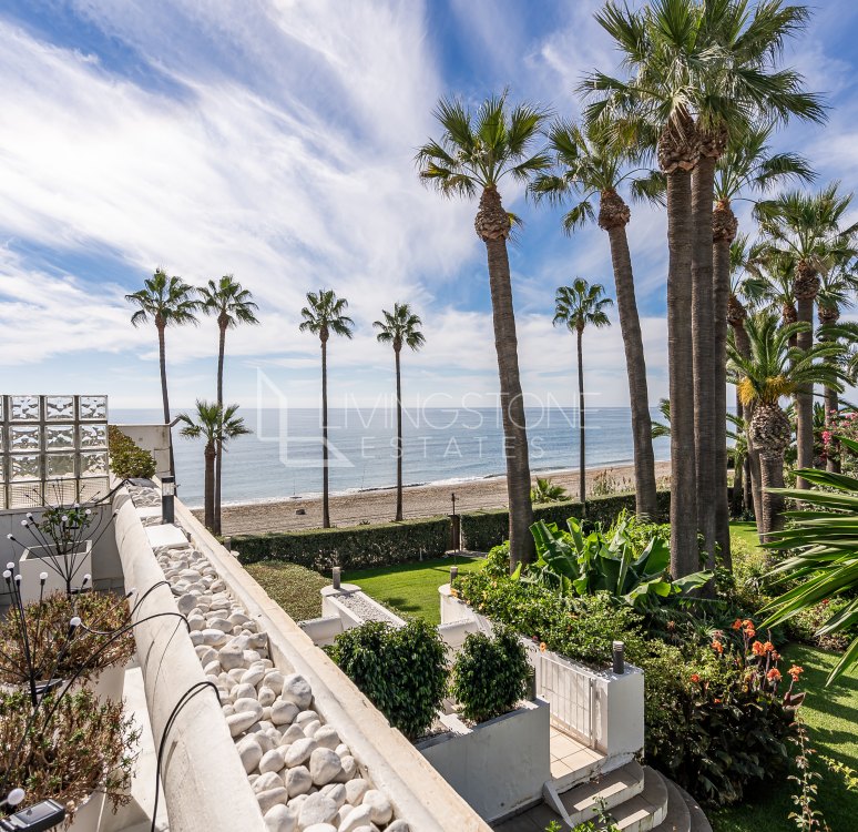 Luxury Beachfront Apartment in New Golden MIle